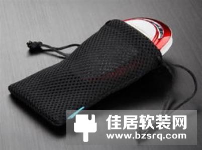 亚马逊的儿童版Echo Dot音箱有着可爱的配色