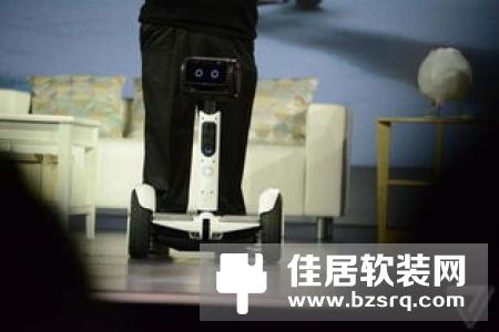 Segway平衡车 可以瞬间变身机器人