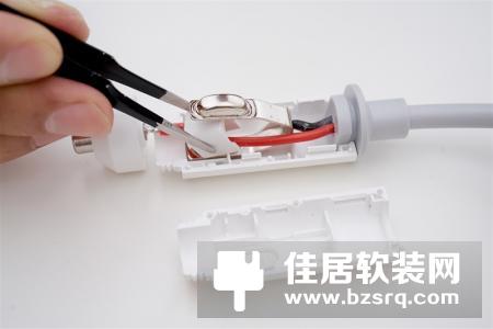 智米车载逆变器拆解：细节做工到位 安全配置完善