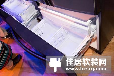 三星发布2017款Family Hub智能冰箱：支持语音控制功能