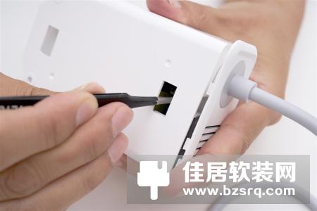 智米车载逆变器拆解：细节做工到位 安全配置完善