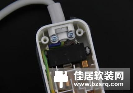 网易智能插线板拆解评测：敢与小米争高低
