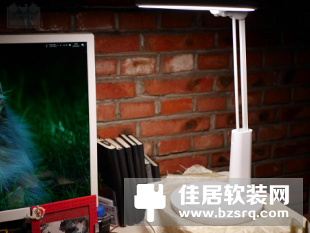 “营养均衡”自然光——孩视宝VL235B全光谱台灯体验