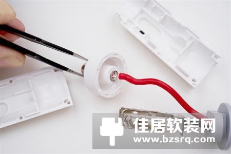 智米车载逆变器拆解：细节做工到位 安全配置完善