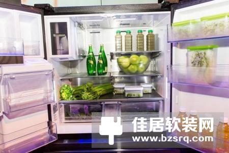 三星发布2017款Family Hub智能冰箱：支持语音控制功能