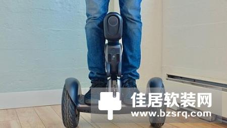 Segway平衡车 可以瞬间变身机器人