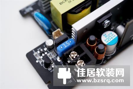 智米车载逆变器拆解：细节做工到位 安全配置完善