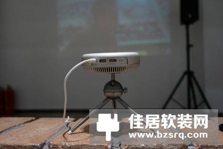 暴风小魔投：投影仪看世界杯就是爽