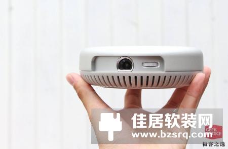 暴风小魔投：投影仪看世界杯就是爽