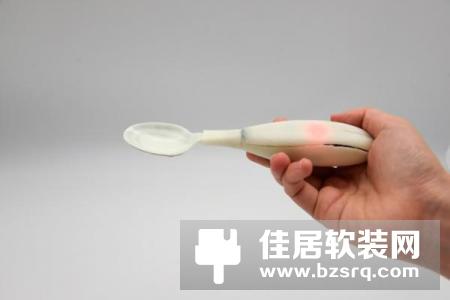 白开水都能当鸡尾酒来喝，这套餐具的设计简直逆天！